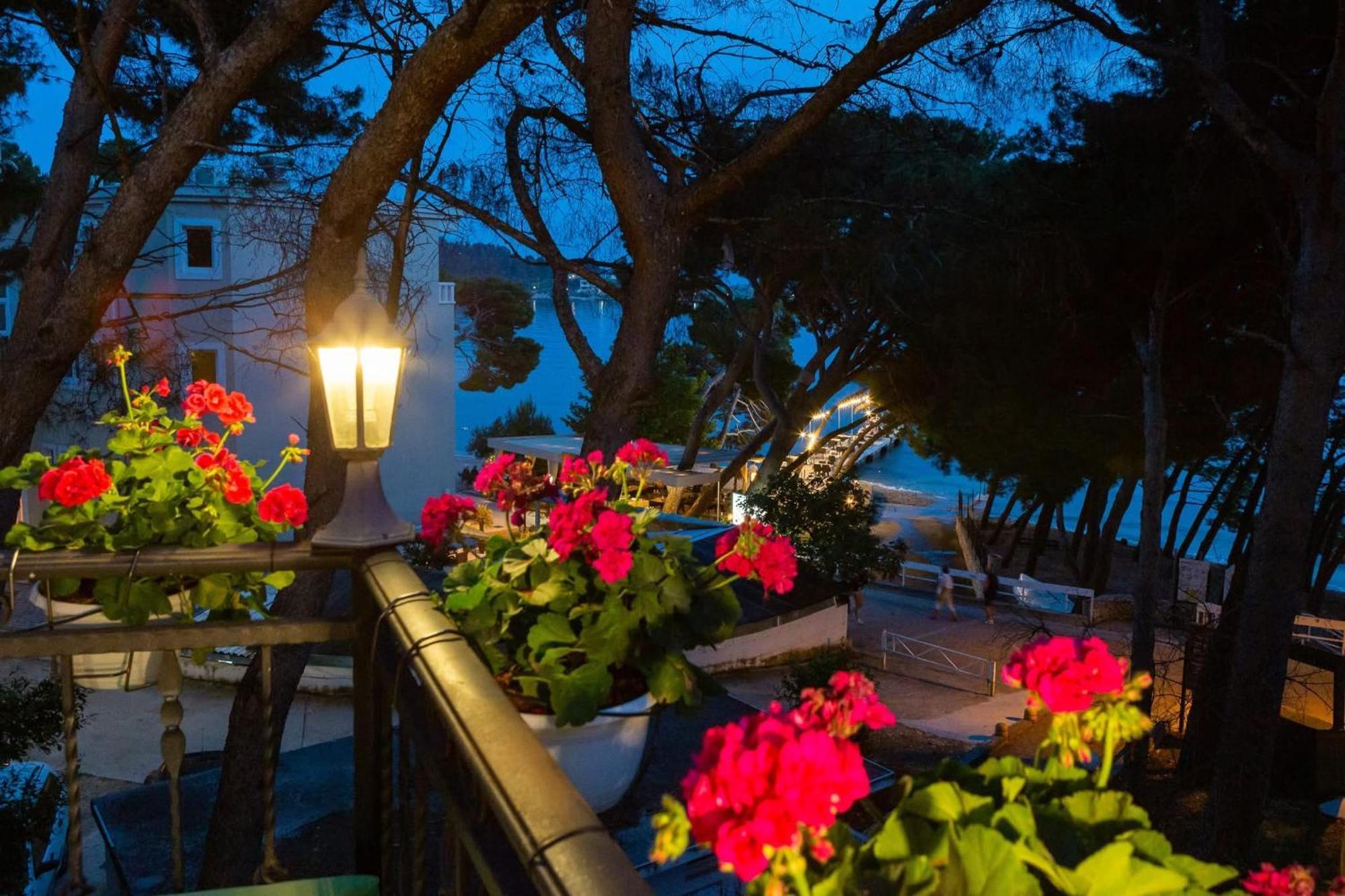 Beachfront Apartment Romilda Makarska Dış mekan fotoğraf